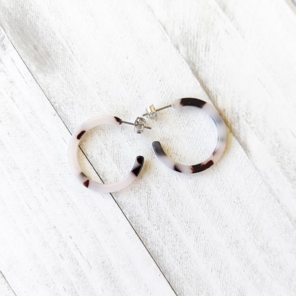 Tortoise Shell Hoops - Picture 3 of 12